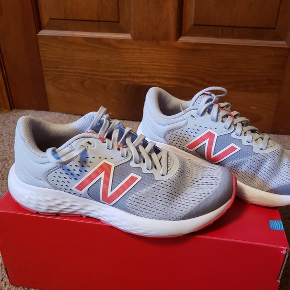 New Balance women's running shoes - Picture 2 of 4